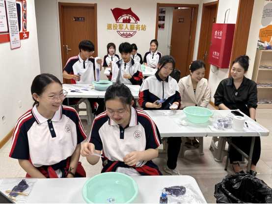 校团委联合社区端午节活动