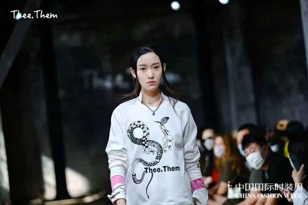 我校学生应邀参加中国国际时装周