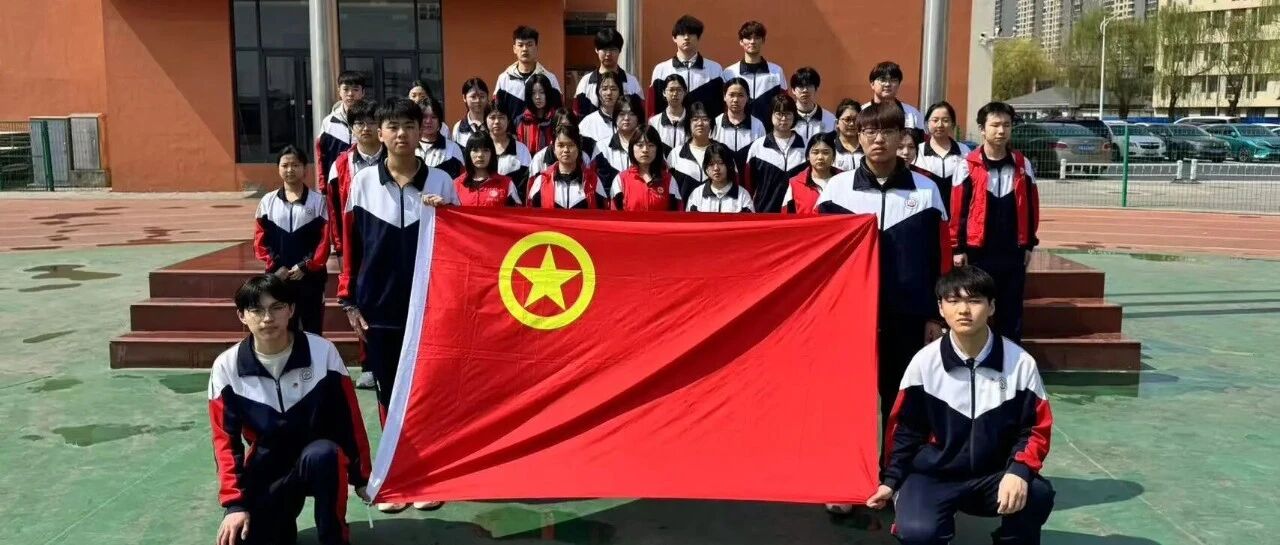 弘扬雷锋精神，争做志愿先锋——我校团员开展校园志愿服务活动